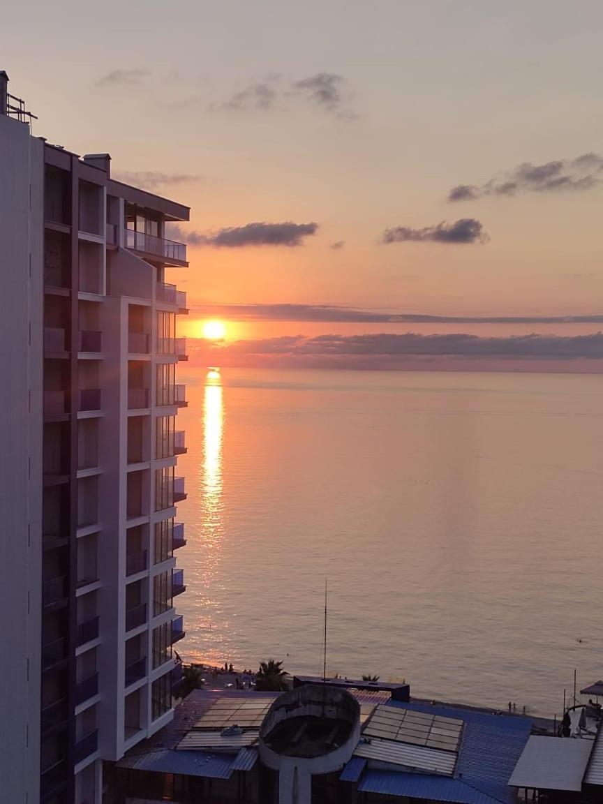 Bi Residence Sea View Luxury Batumi Esterno foto